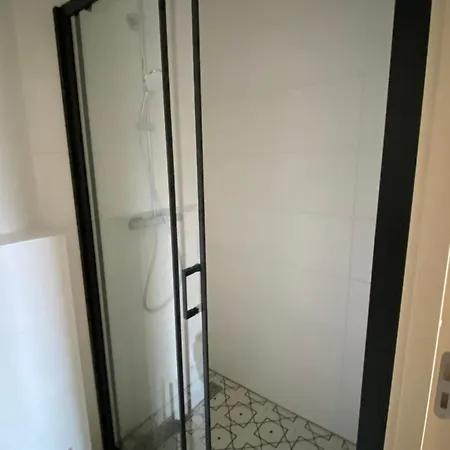 Gorgeous Near Station, Center *