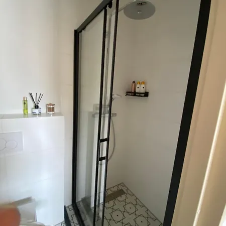 Gorgeous Near Station, Center *