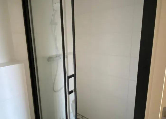 Gorgeous Near Station, Center *