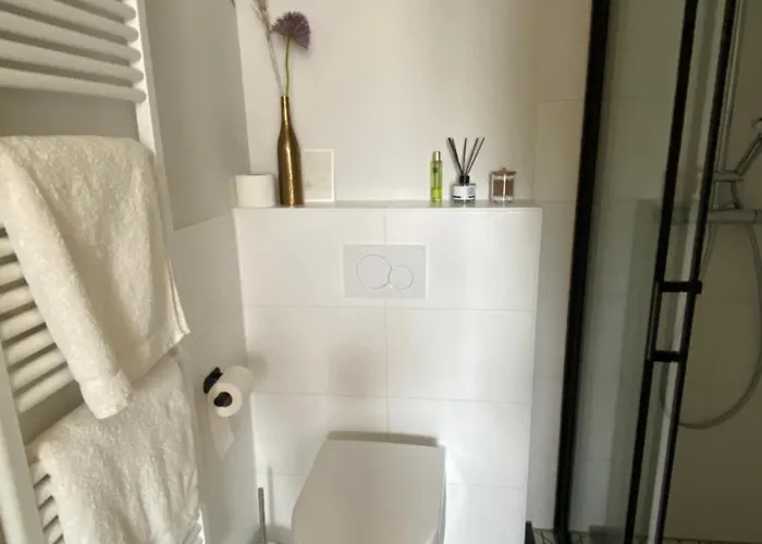 Gorgeous Near Station, Center